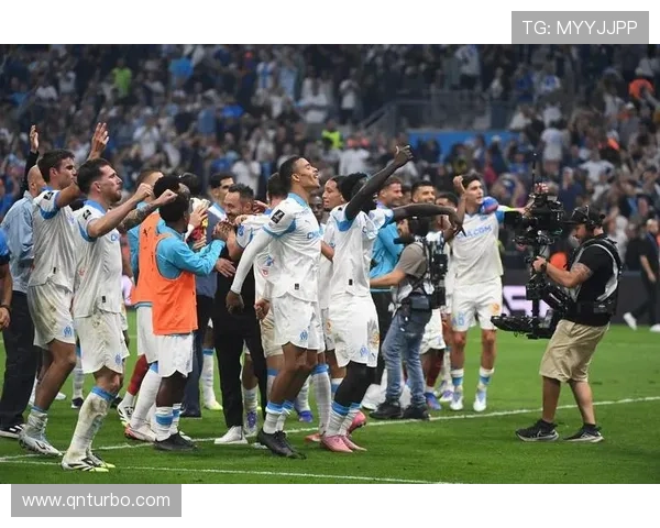 乌龙事件！图拉姆意外磕球阿塞拜疆门将失误助法国3-1领先